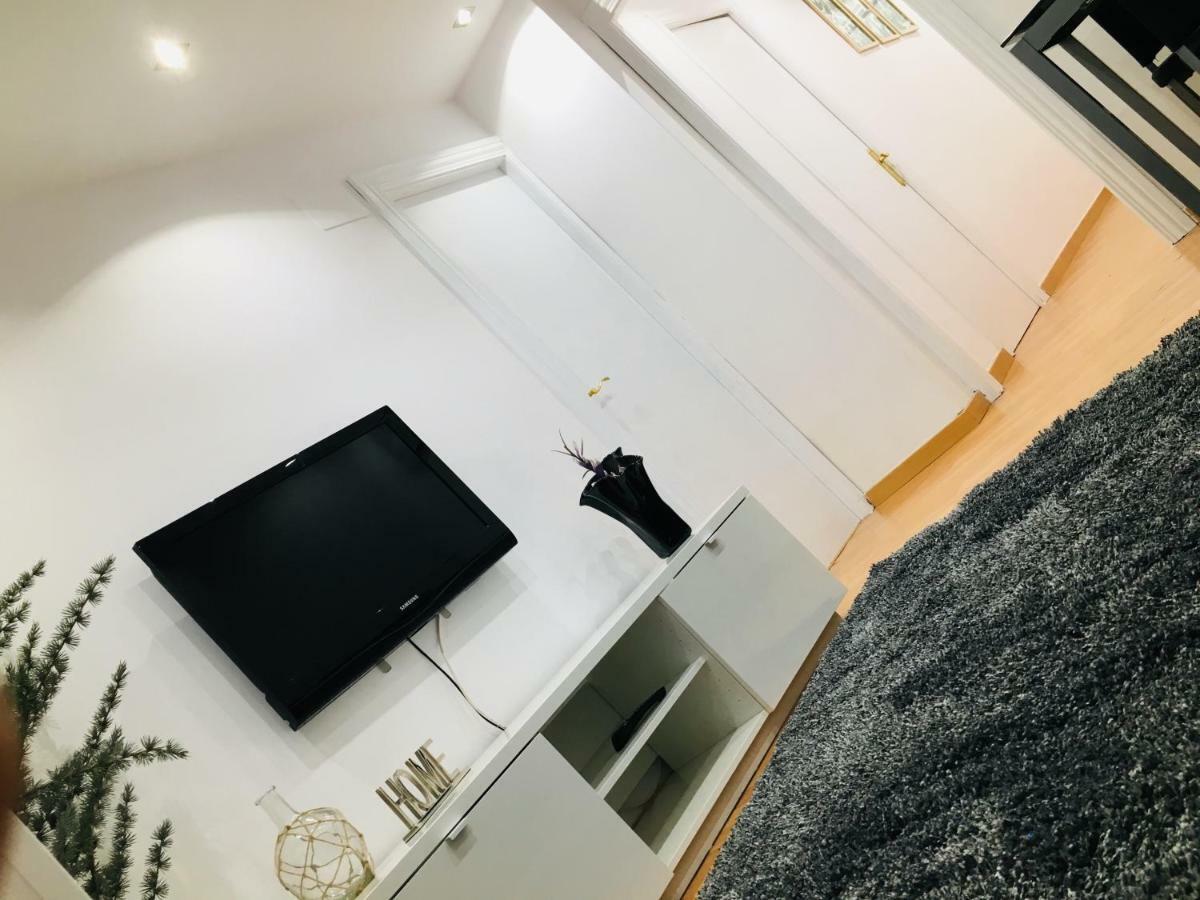Apartamento Good Vibes Apartman Zaragoza Kültér fotó